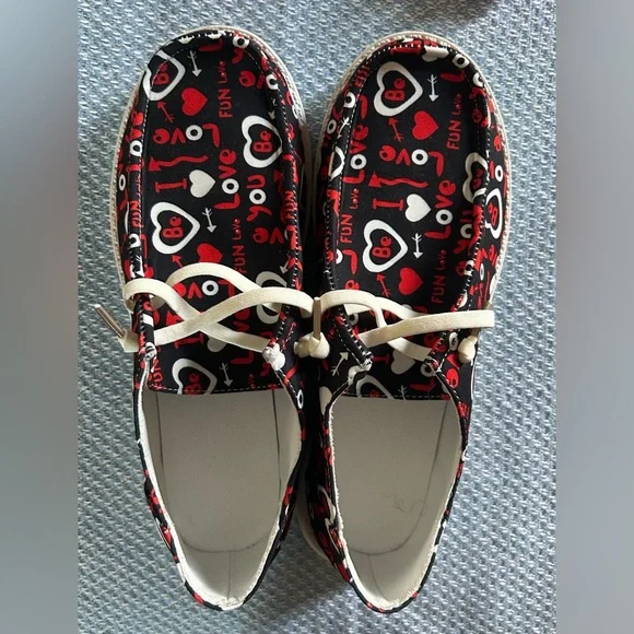 Unbranded Valentine’s Day Heart Shoes- Size 42-Fits Women’s Size 9 - Picture 5 of 6